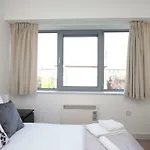 Modern Oxford Apartment - Sleeps 4