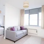 Modern Oxford Apartment - Sleeps 4
